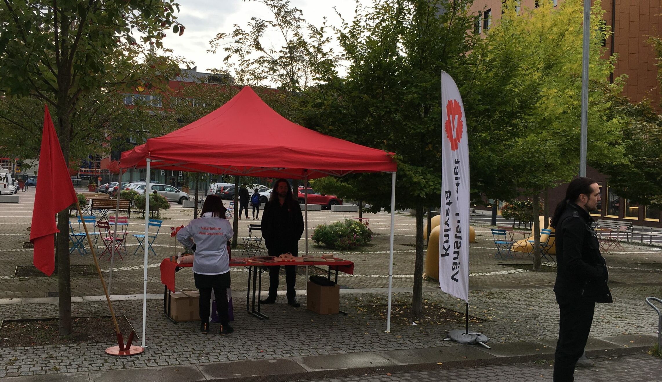 Tre nya medlemmar Mitra, Rasmus och Gustav på Röd Lördag nr 80